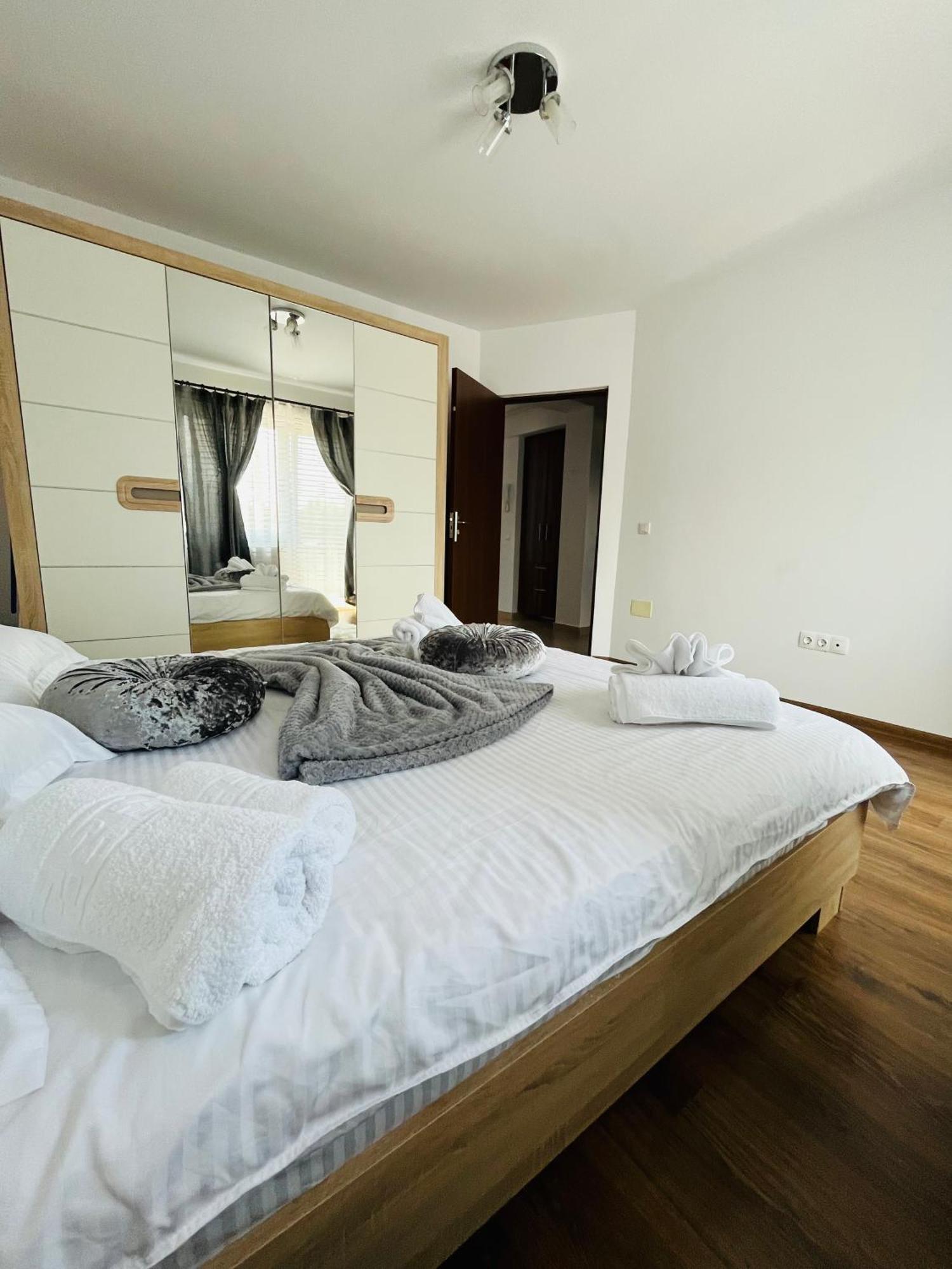 Green Apartaments Zarnesti Exterior foto